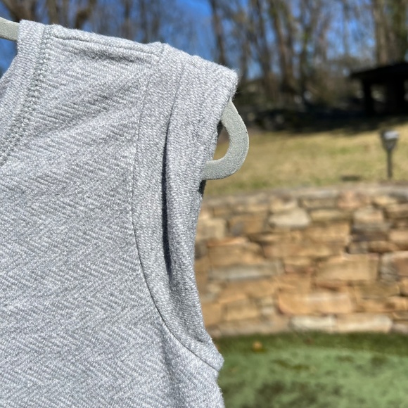 Scoop-neck, Sleeveless Top with Cuffed Hem and Back Zipper - Picture 10 of 15